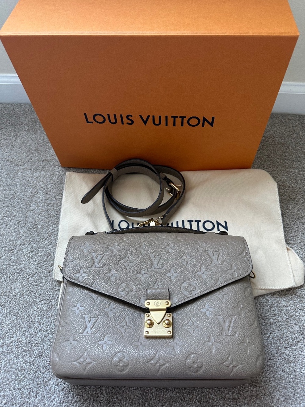 Authentic Louis Vuitton Pochette Métis